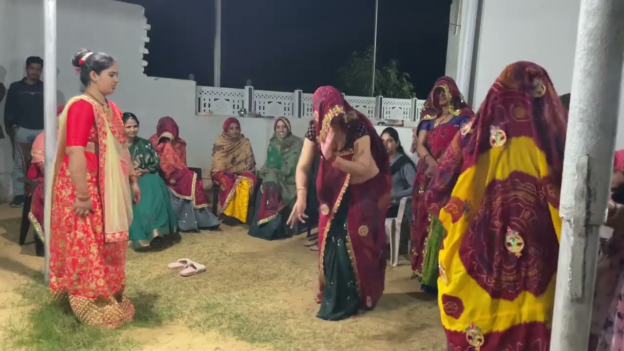 bawlo balam mere pani pado dance