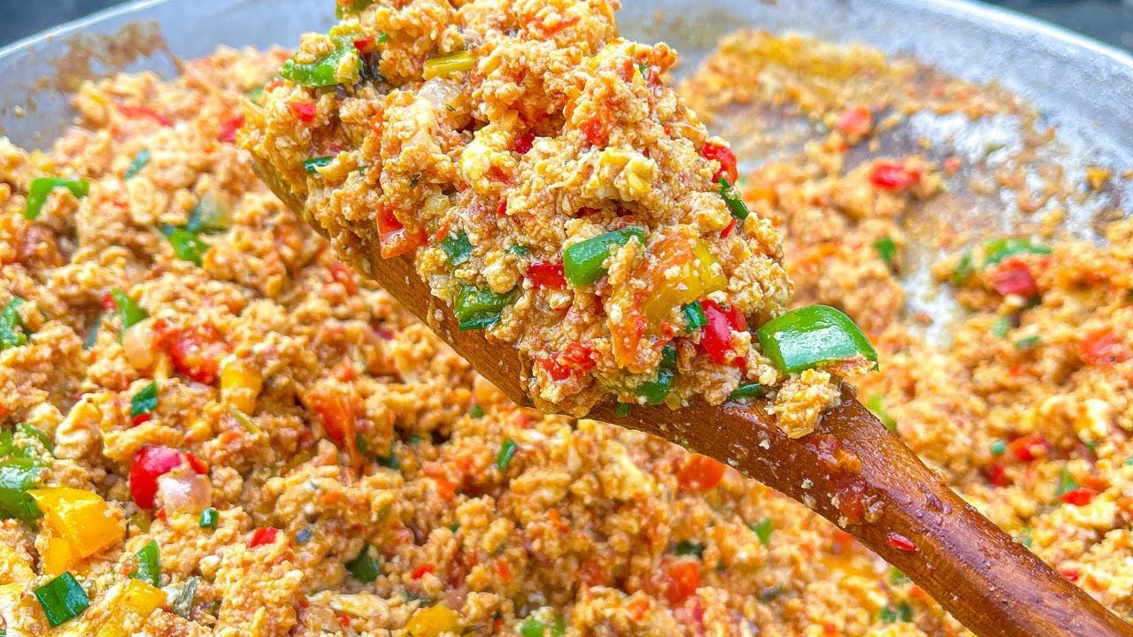 Cook 30 Eggs With Me - The BEST NIGERIAN Scrambled Eggs!
