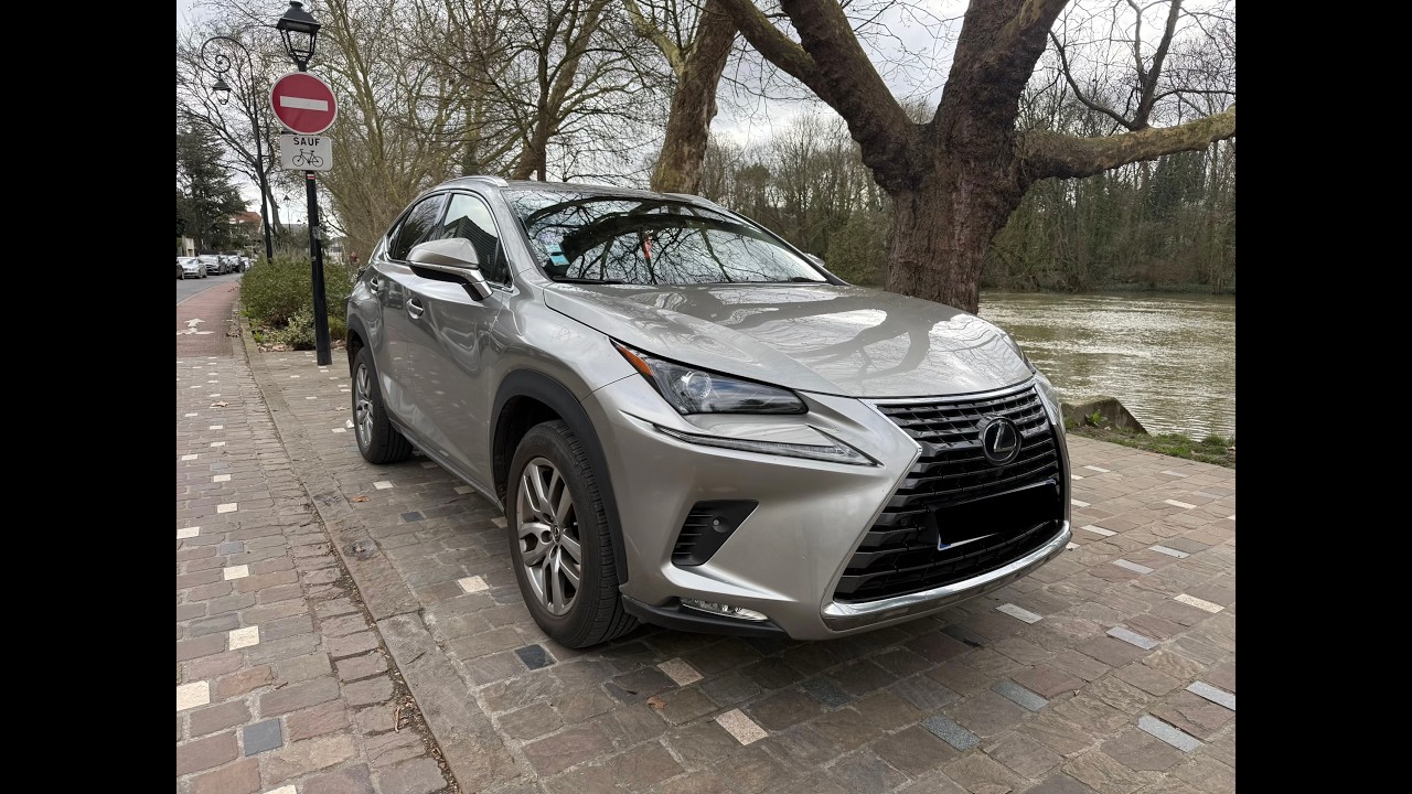 Présentation et essai de cette Lexus NX300H 