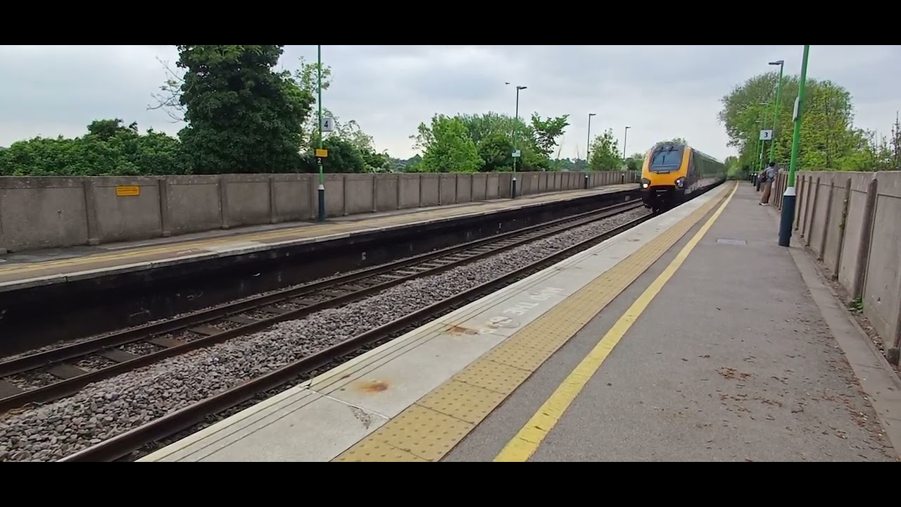220023 & 220008 passing Tamworth