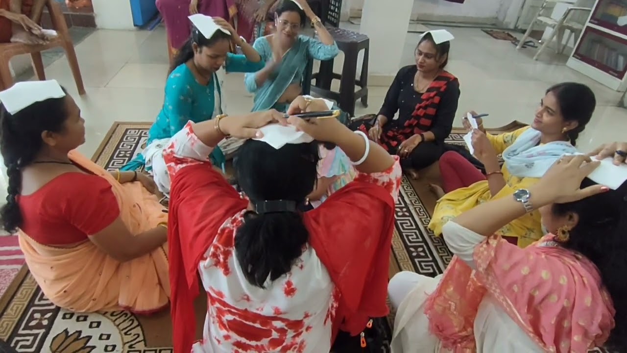 tissue paper game #kittypartygames #funnyvideo#enjoygames#ladieskittyparty 