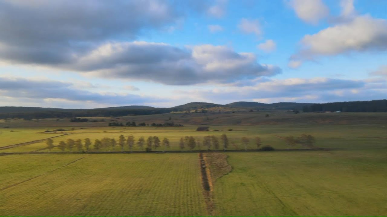 Tišina gledana iz zraka. Mjesta Kram i Mrkalji na Romaniji. Drone view.