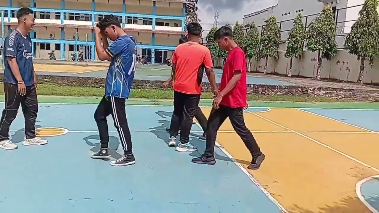 Praktik Microteiacing materi lari jarak pendek