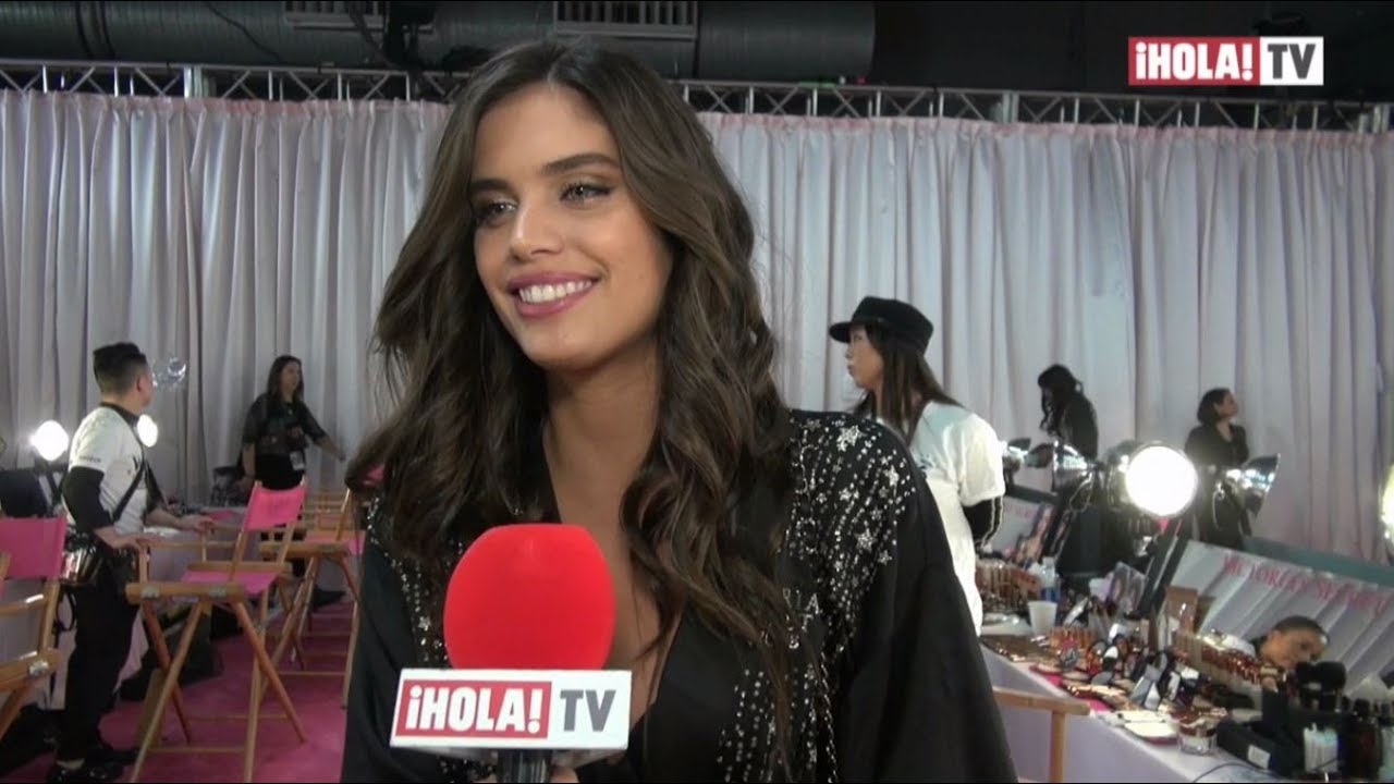 Los que confesaron las modelos en el backstage de Victoria’s Secret | ¡HOLA! TV