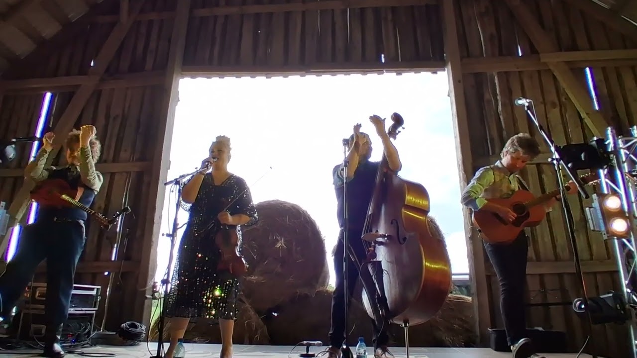 Curly Strings – Hea tuju laul (Live @ KYYN 07.06.2025)