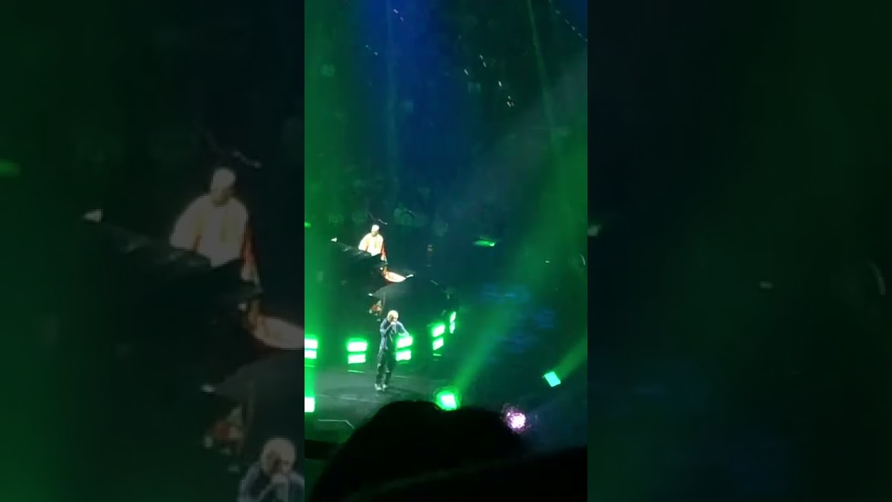 Laylow ft. Sofiane Pamart - Logiciel triste (live &agrave; l&rsquo;Accor Arena)