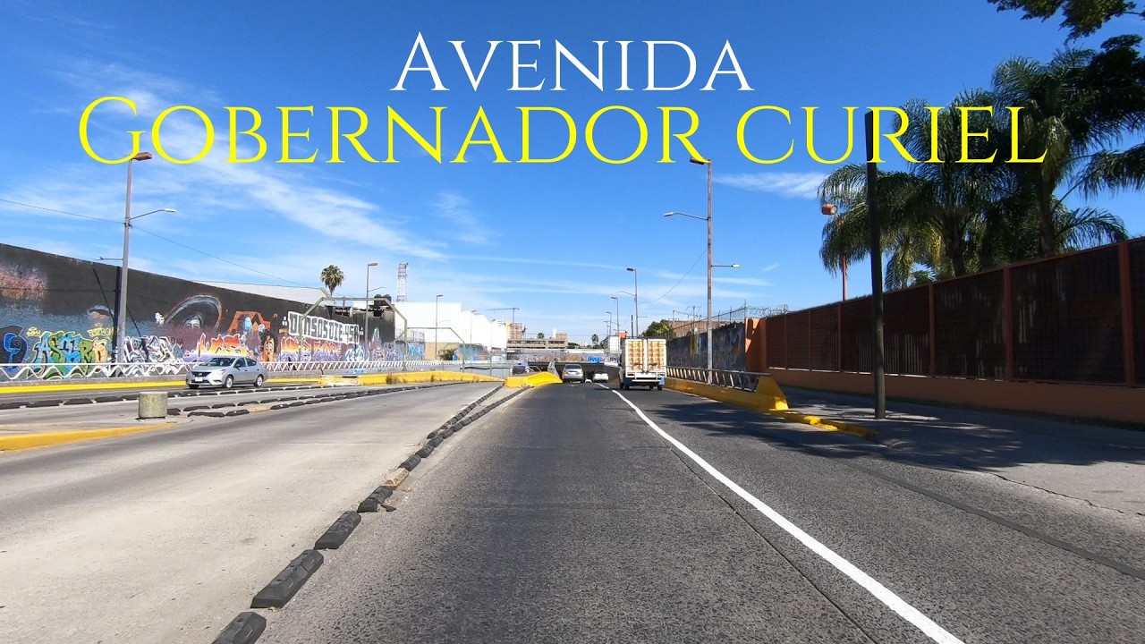 (Driving) Avenida Gobernador Curiel. Guadalajara Jalisco México
