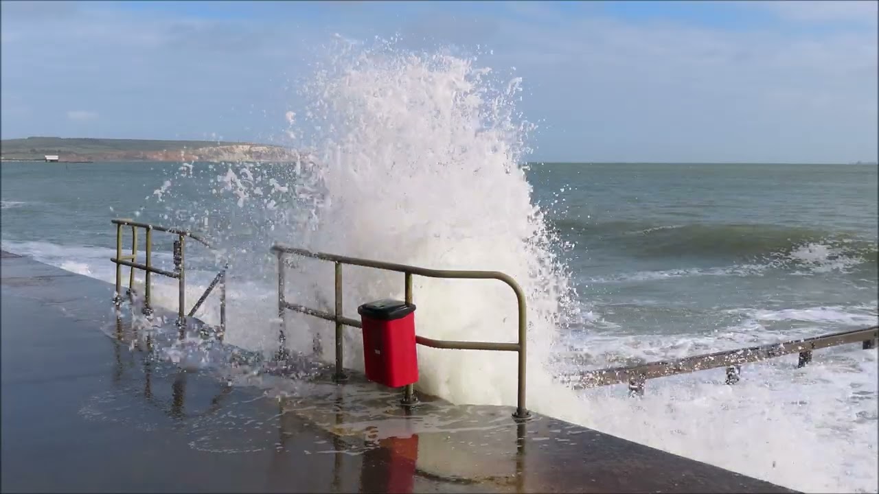 Storm Eunice Is Coming! - Sandown & Shanklin - Isle Of Wight - 17th February 2022 | kittikoko #iow