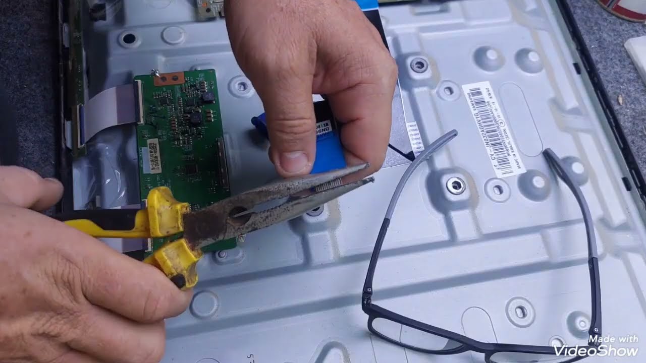 Adapitacao do displey  lg 32lm3400 na sansumg smart 32j4290 e fazendo cabo lvds
