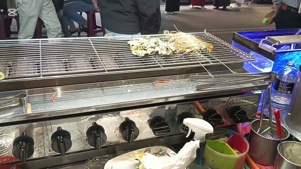 【台灣小吃】台灣は海老の養殖が盛んです。六合夜市にある奇美泰國蝦は、新鮮な活海老をその場で調理してくれます☺　#kaohsiung  #台灣グルメ 　#移住生活 