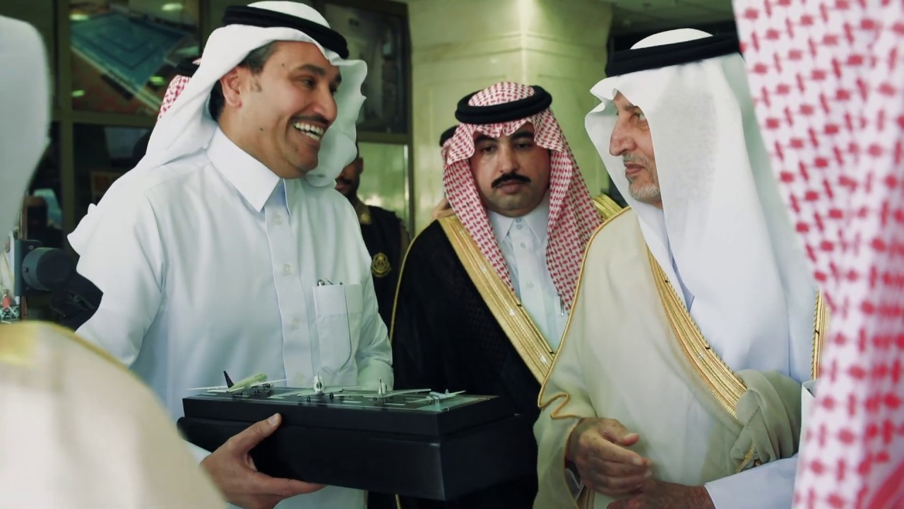 زيارة الأمير خالد الفيصل لأكاديمية الأمير سلطان لعلوم الطيران