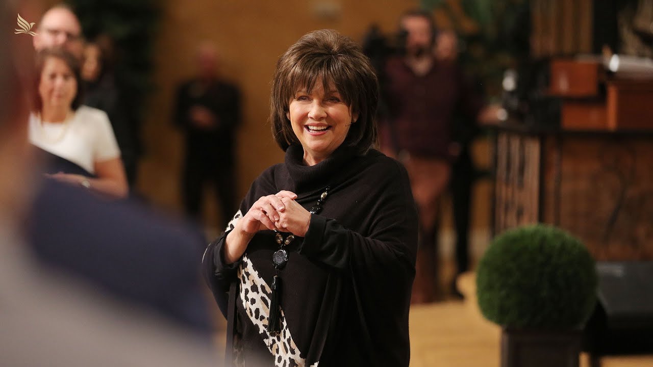 Put On Your Crown & Sit Down | Lindsay Roberts | Ladies Conference '19