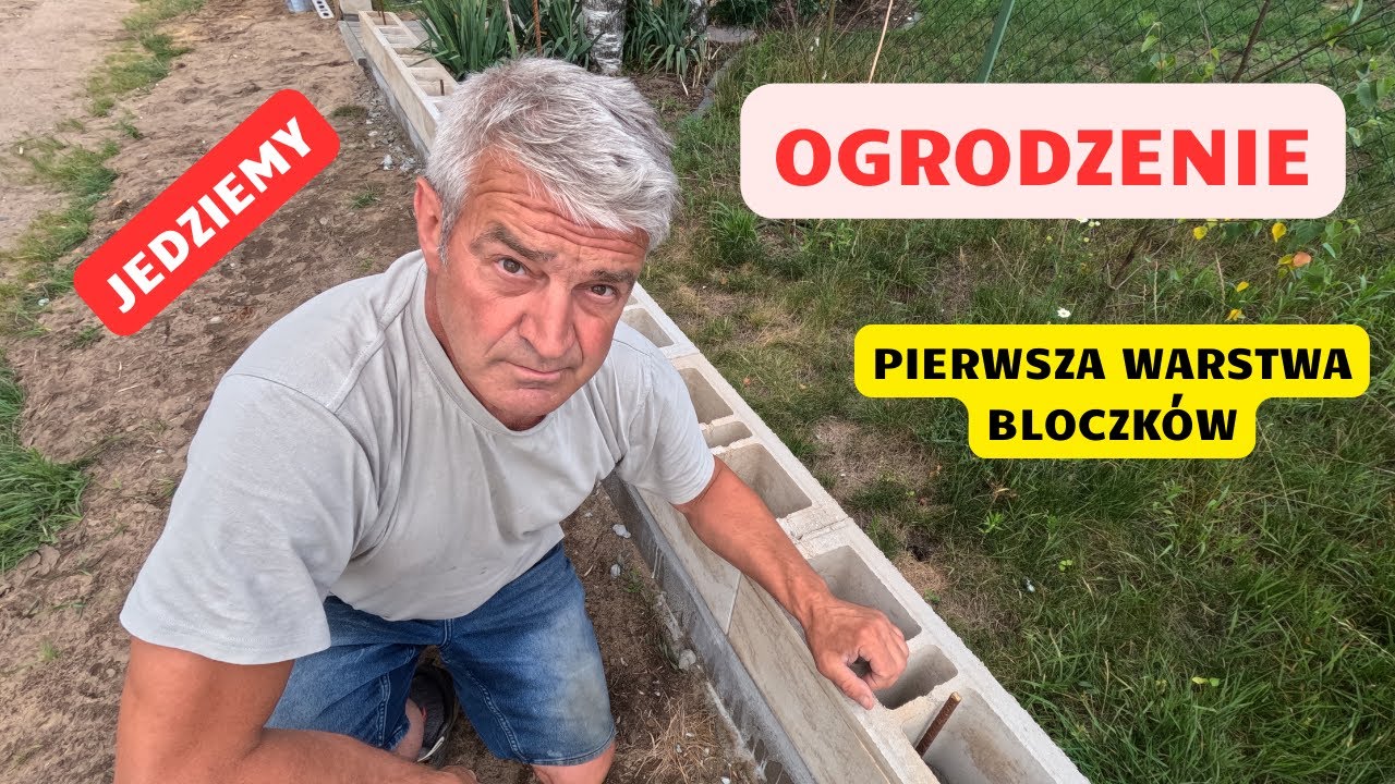 Забор в стиле «Джонец», первый слой блоков.