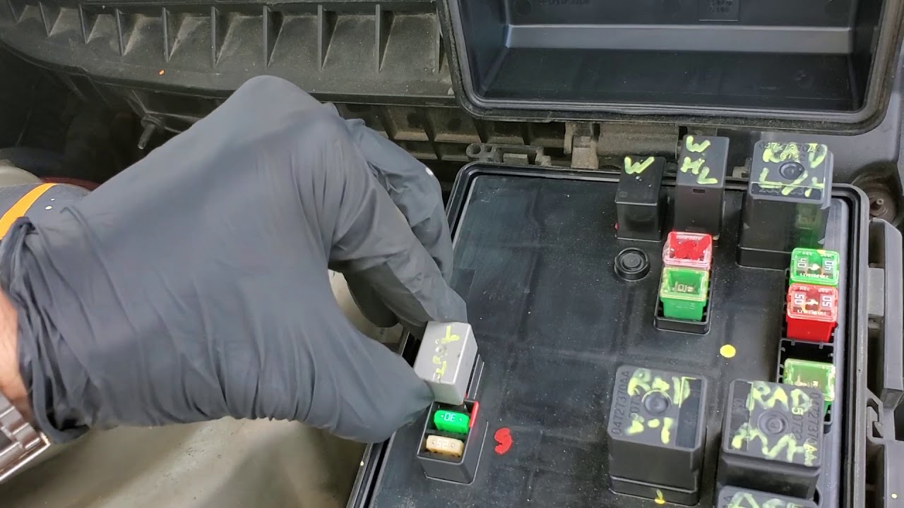 2009 Chrysler 300 Starter Relay & Fuse
