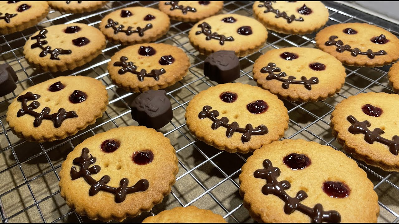 Läskiga halloweenkakor -  Jack Skellington kakor