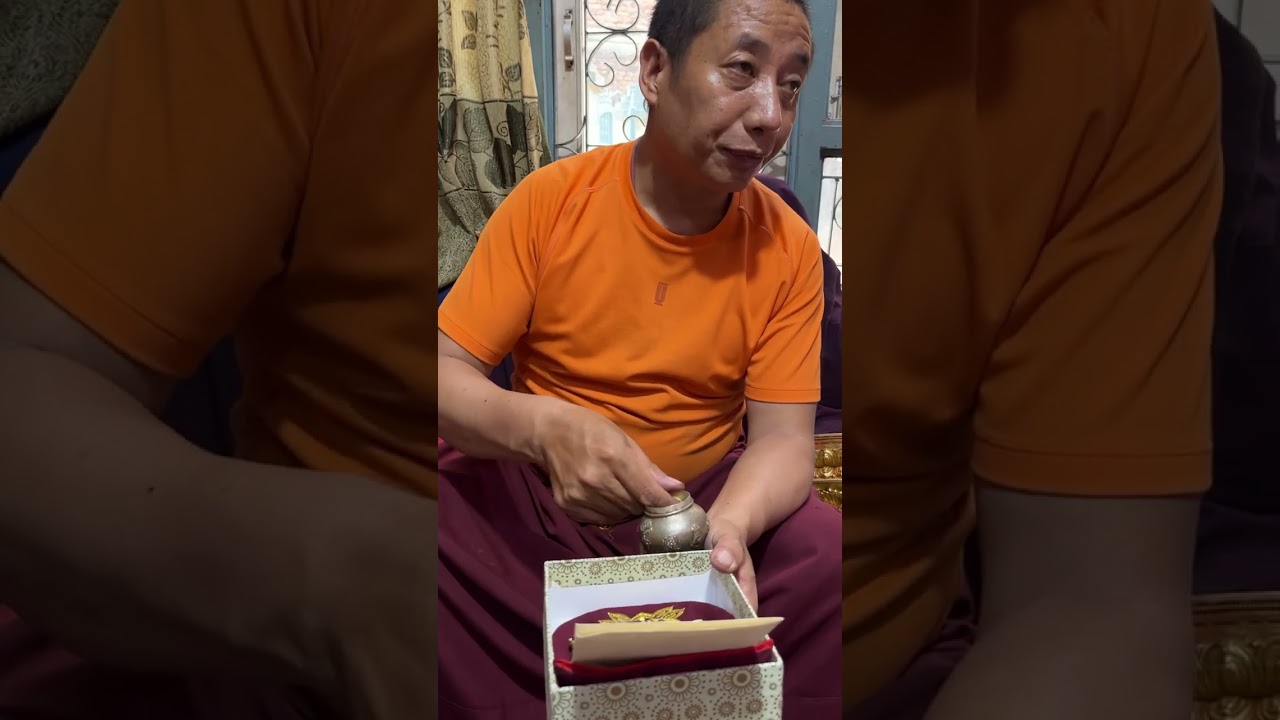 Blessing Ceremony by Lama Wangyal, Dzi Bead with Tiger eye bracelet