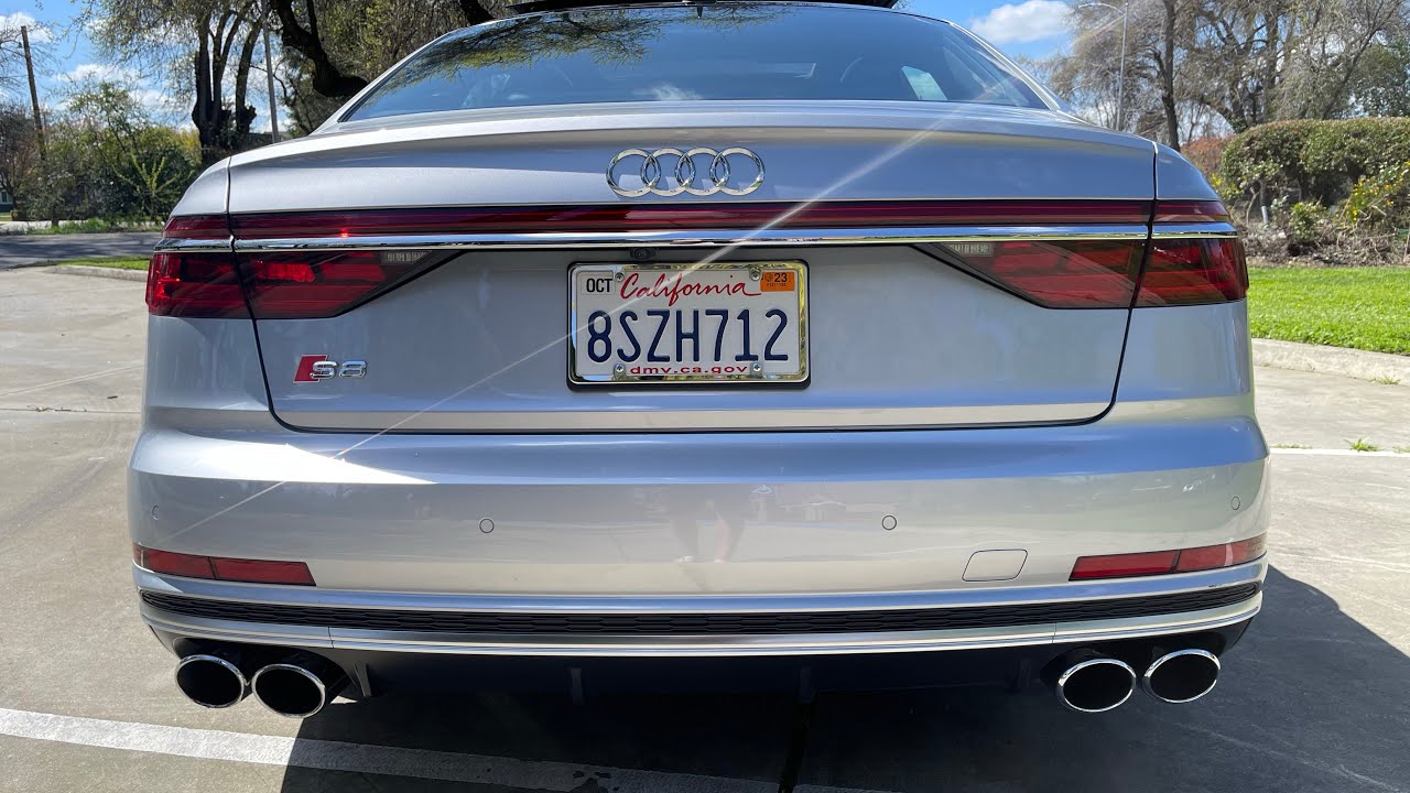 Audi S8 - Running