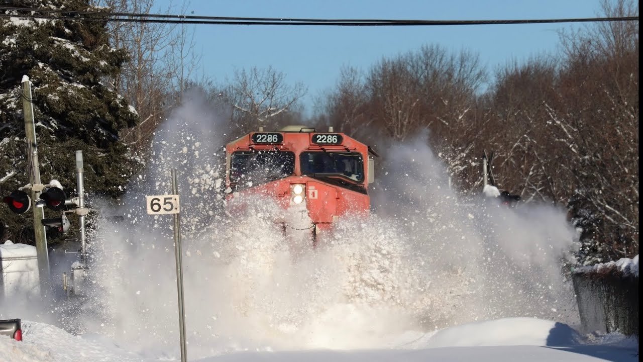 SNOW BUSTIN! CN ES44DC 2286 Leads CN L594 Through McCullys In Some Fresh Snow!
