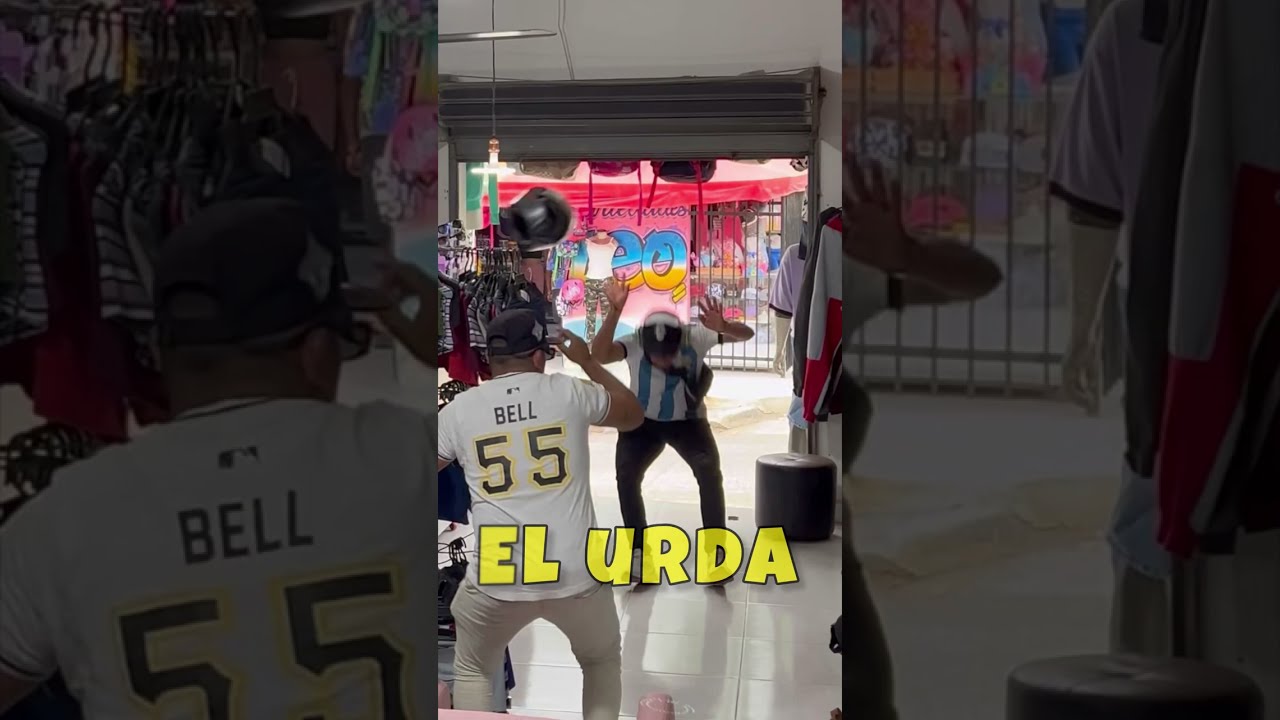 Las manos hacías arriba / Broma del gorila