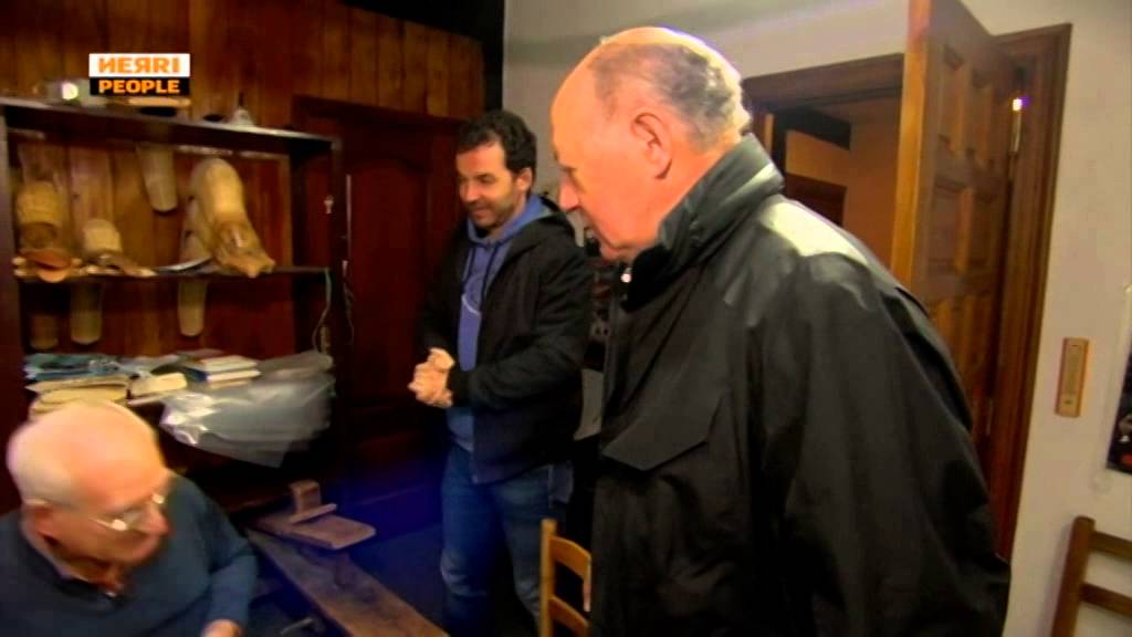 Tomas Goiogana puntista ohia eta Jose Inazio Ugartexea zestogilea