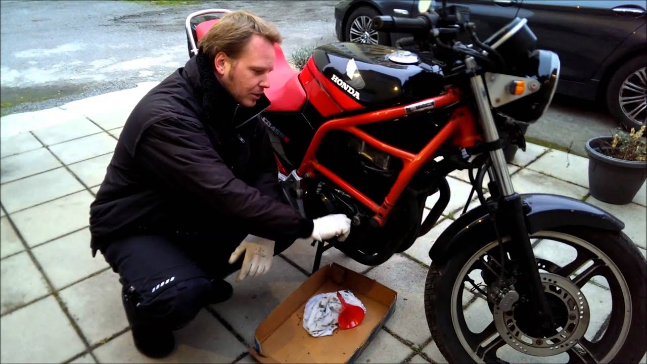 Einmotten eines Vergasermotorrades