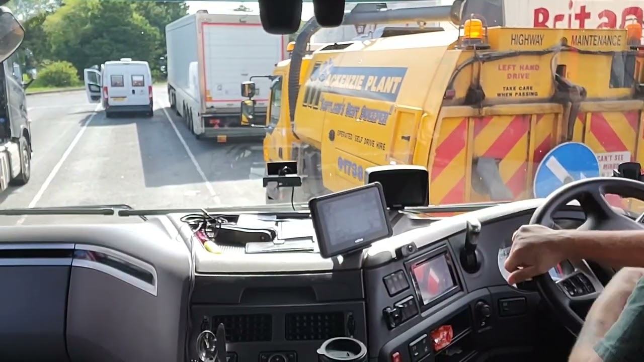 LGV/HGV TIGHT reverse BLOCKED in by camper van Kinross services