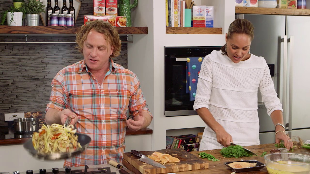 Chicken and Basil Stirfry Noodles | Good Chef Bad Chef S9 E28