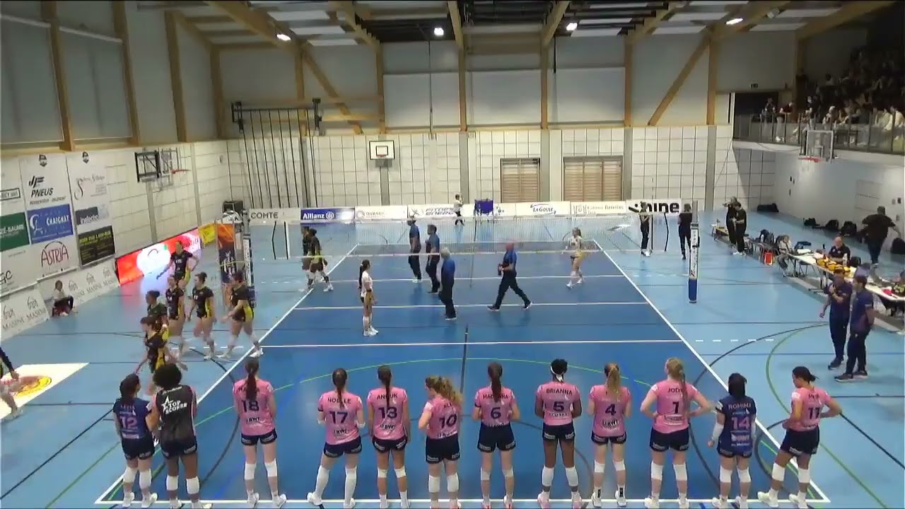 #5 Pink shirt Bri Green, pos. 3 Sm'Aesch vs VFM