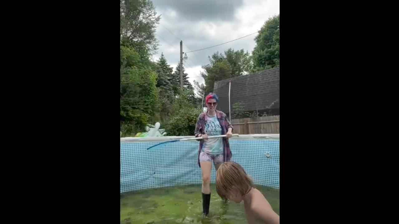 Lesson learned.. 🧽🤦🏼‍♀️ (Pool Edition)