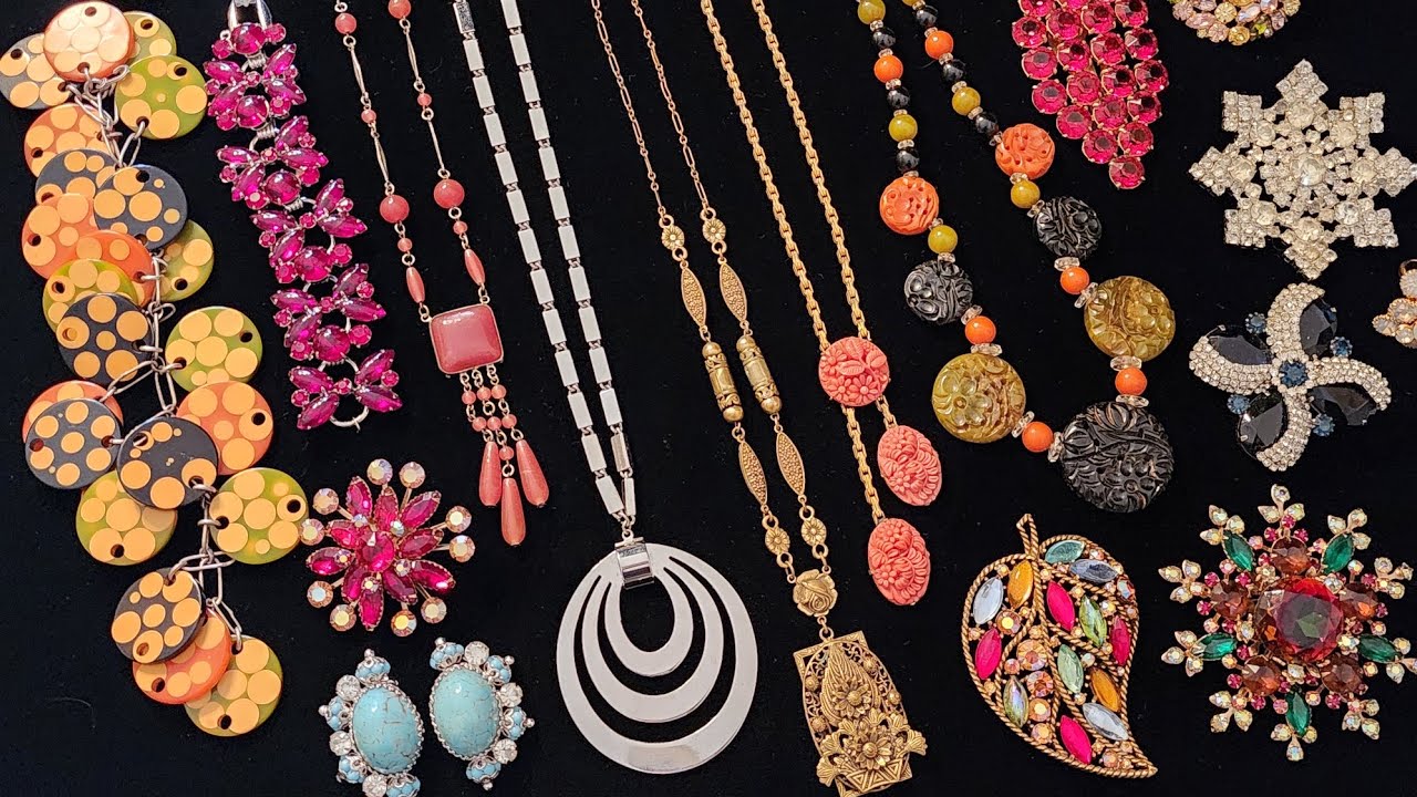 How 2 WIN BIG @ FLEA MARKETS Vintage RHINESTONES & COSTUME JEWELRY #thrifting #fleamarket #jewelry