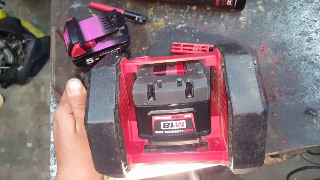 Making a Milwaukee  9.0amp fit in the M18 AL LED lantern