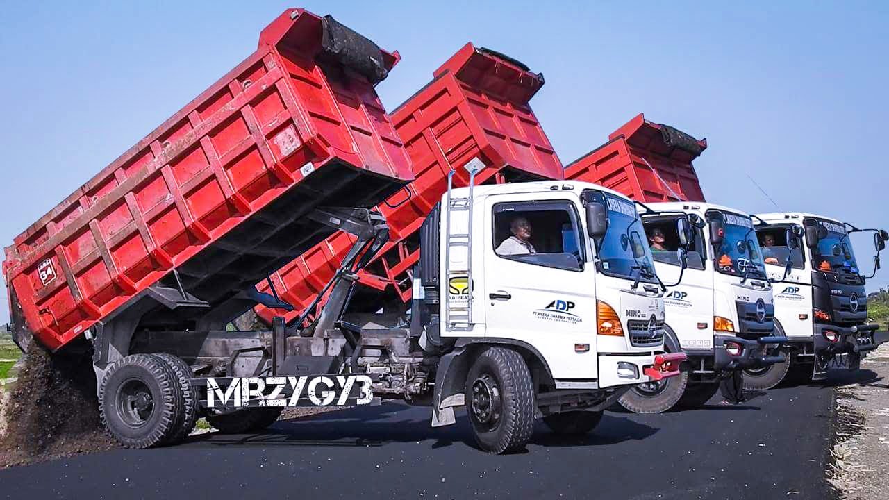 Cool!! Dump Truck Unloading Dirt