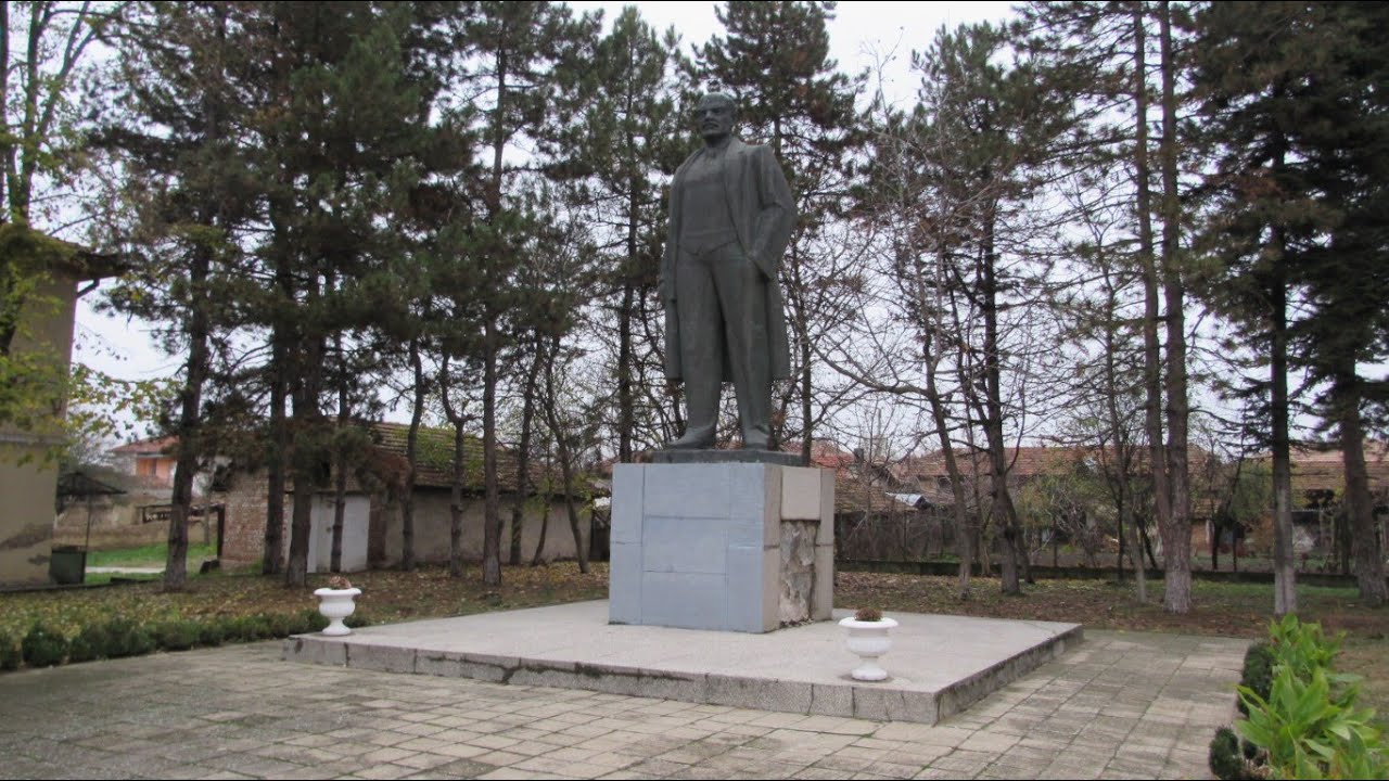 Проектозакон ще маха паметника на Ленин в Новград, хората не го дават