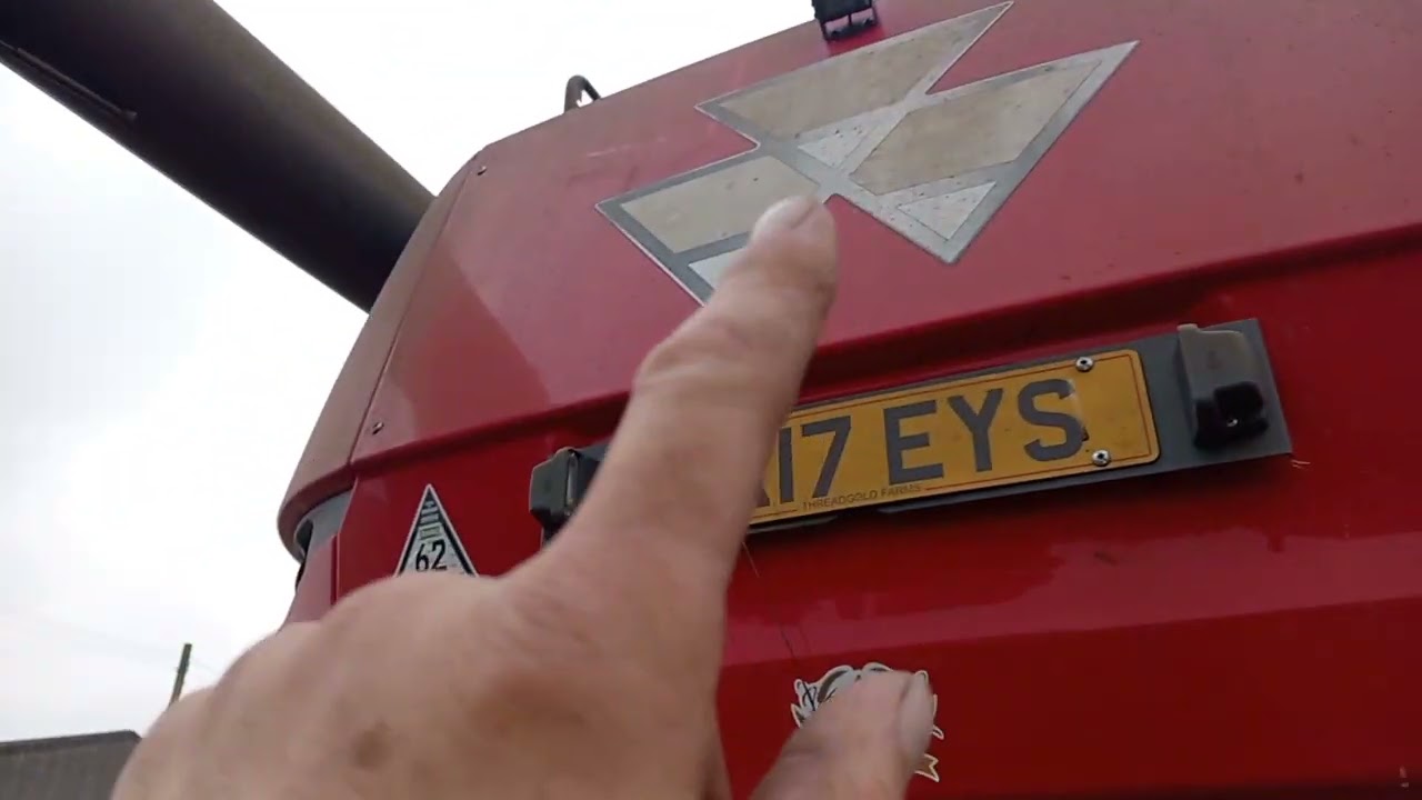 Осмотр послеуборочной машины Massey Ferguson 9380.