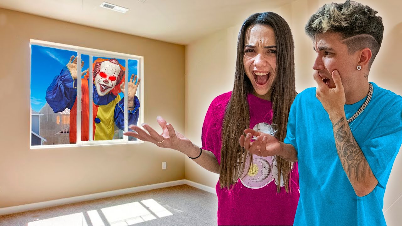 EL PAYASO ATACA A MI AMIGA EN LA NUEVA CASA!! **nos sigue!**