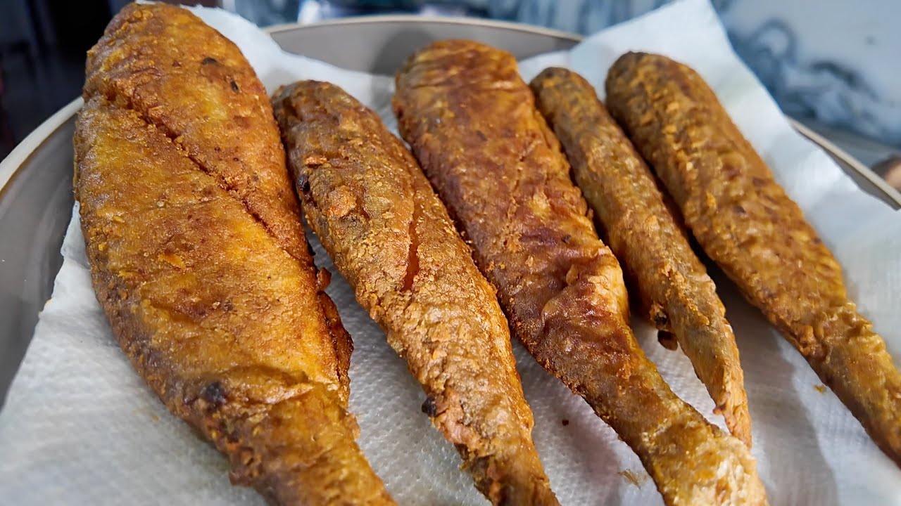 CRISPY FRIED JAMAICAN BANGAMARY FISH & GRAVY: Affordable & Tasty!