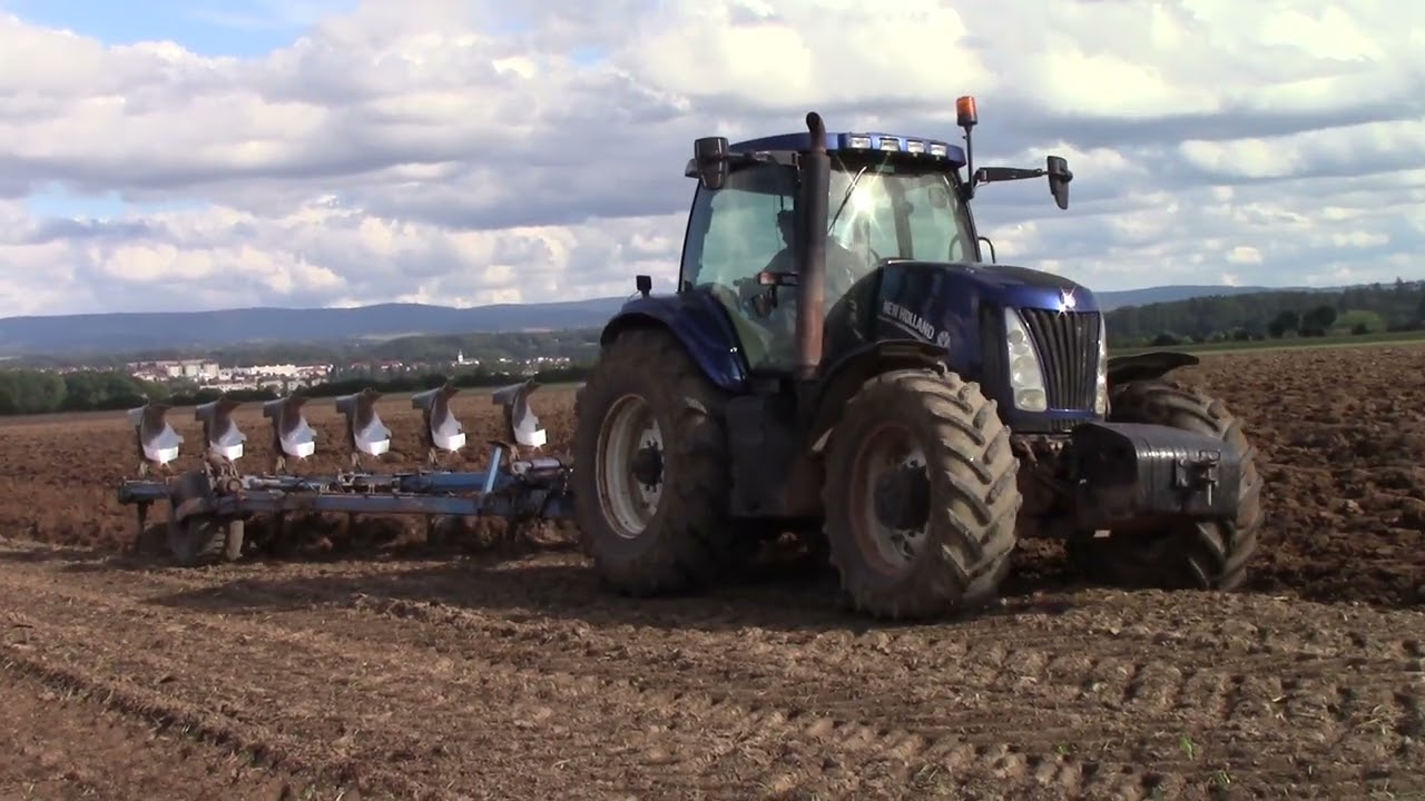 New Holland TG 255 s pluhem Lemken