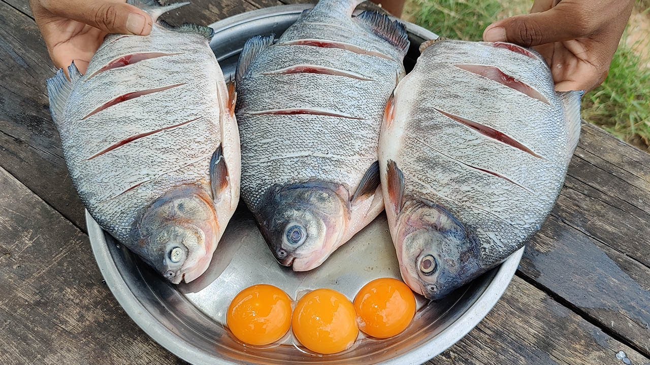 DEEP FRIED FISH | Fry Crispy Fish with Tomato Salad | Cooking Crunchy Fish in Village