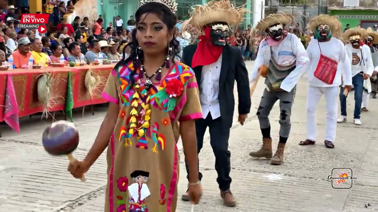 Así bailo la Reina del Carnaval Huaxpaltepec 2023 la Srita Carmen García con Tejorones Mascara Negra