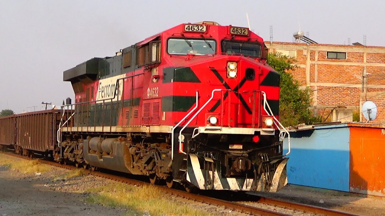 Los MIGRANTES subiendo al TREN! Ferromex: trenes en la conexión dtto La Barca.