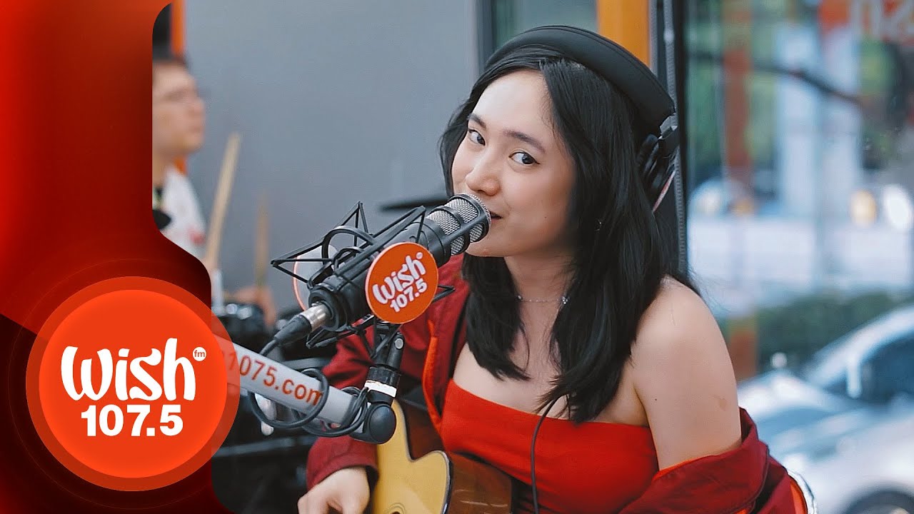 Mix Fenix performs 