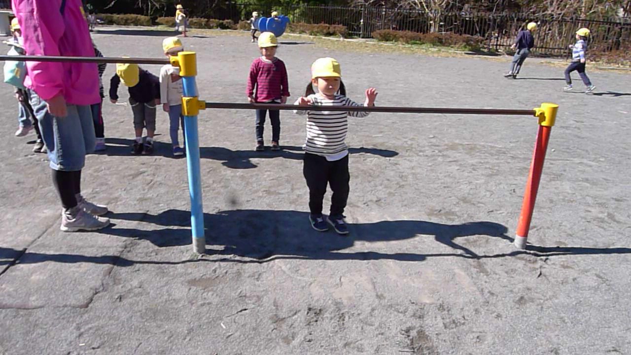 鉄棒３歳児