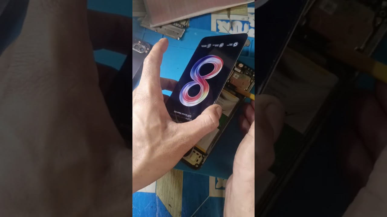 Lcdnya ampe putus dari lcdnya..padahal masih bagus