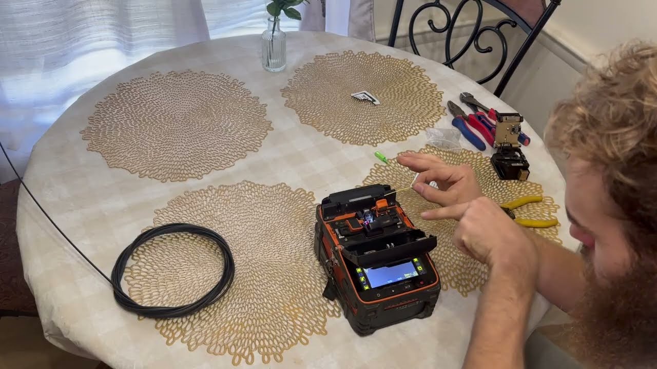 How to Splice Fiber Optic Cable &ndash; It&rsquo;s So Easy Even Beginners Can Do It