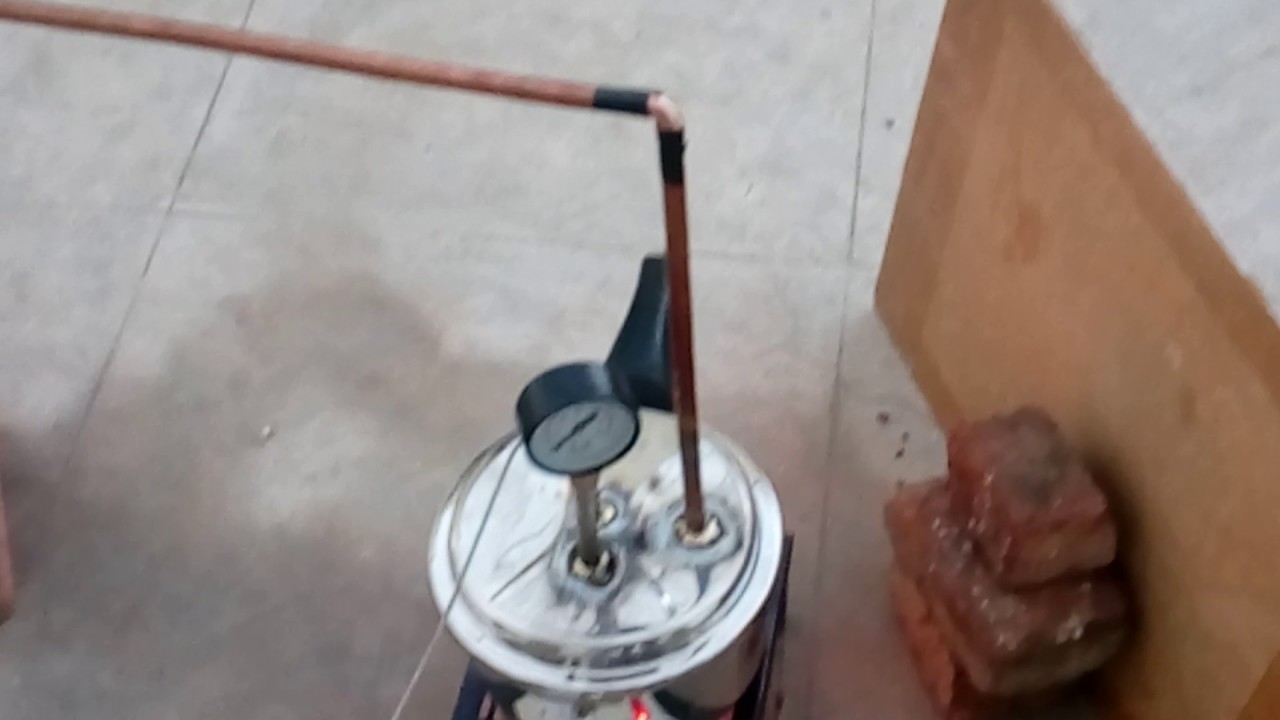 Extraction of hydrocarbon fuel from waste plastic by thermal cracking