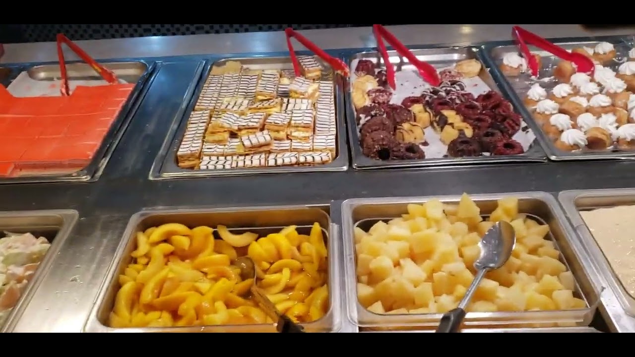 Crazy Buffet, Orlando, Florida - All you can eat Chinese -Full view (December 2022) - Christmas time