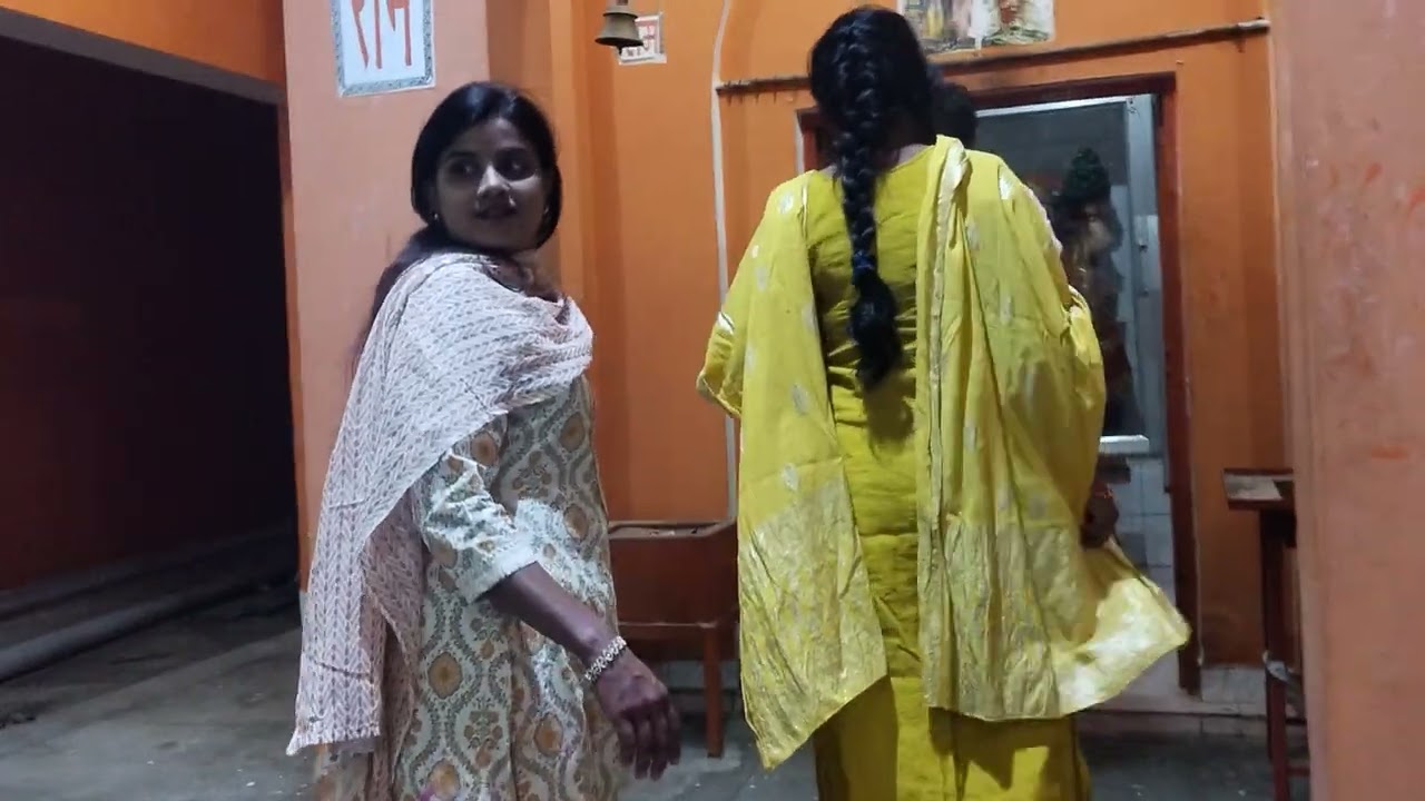 Holi ke bad mandir gye sblog bhagwan ji. Ka darshan kiy 🙏