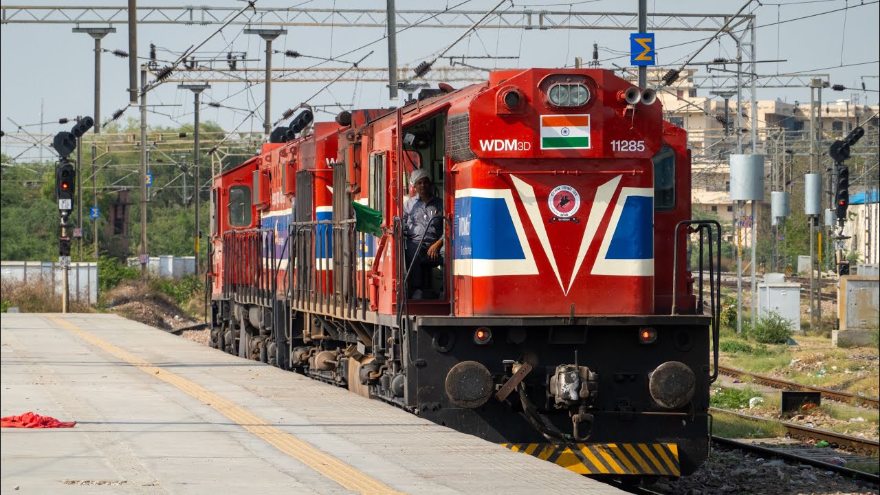 Most beautiful Jhansi WDM3D Locomotives dedicated to Indian Army ~ Walkaround and Idling