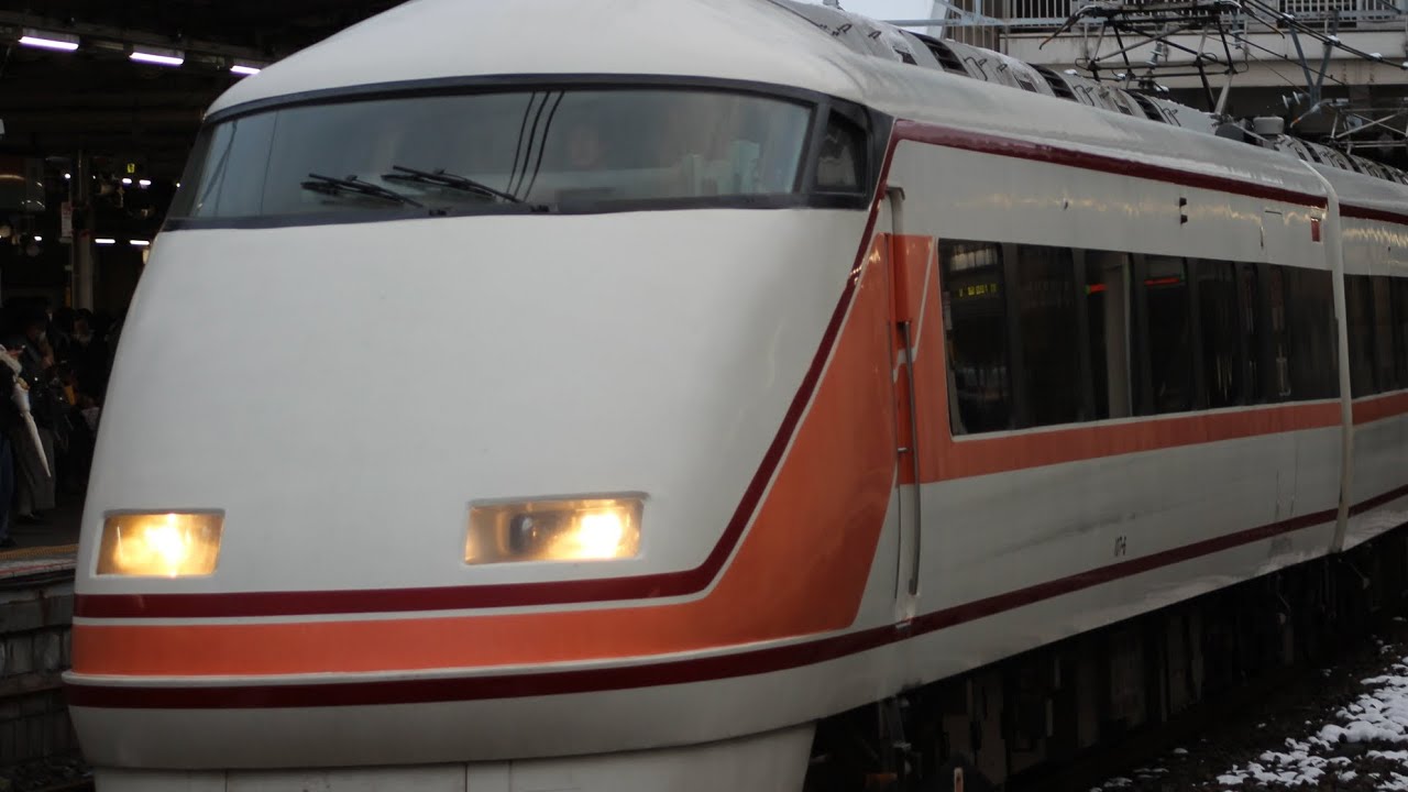 東武100系108編成大宮駅発車