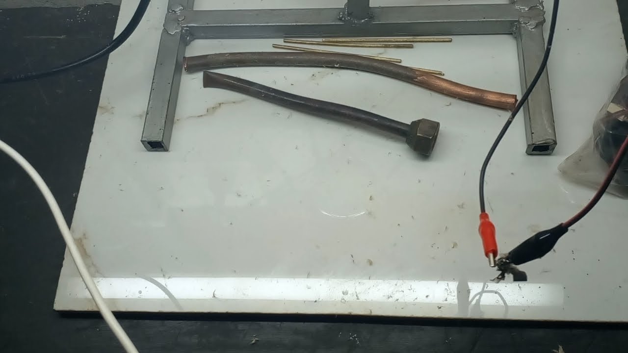 Mira lo que pasa cuando explota un capacitor